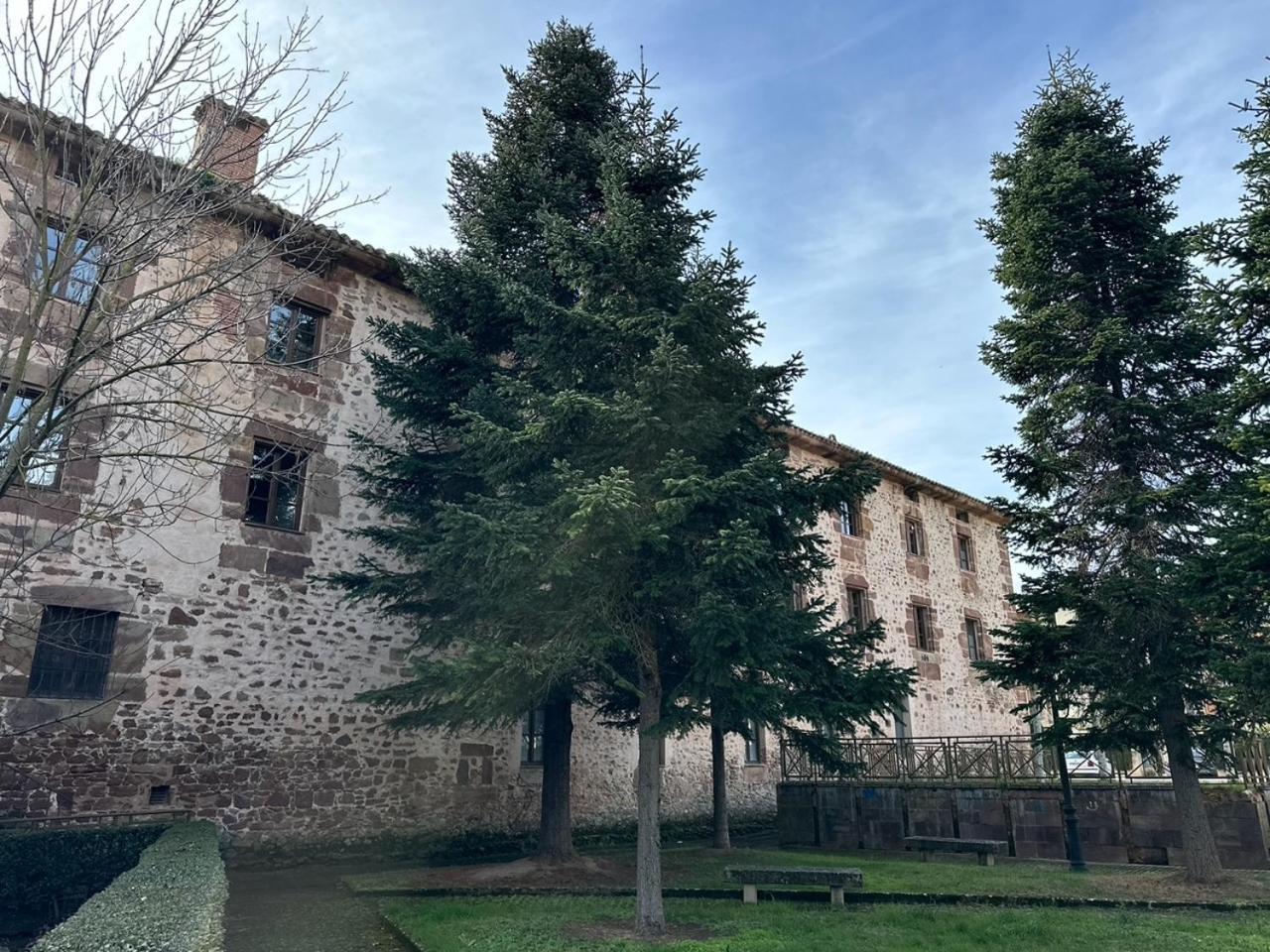 Hotel Y Albergue Real Fabrica De Ezcaray Zewnętrze zdjęcie