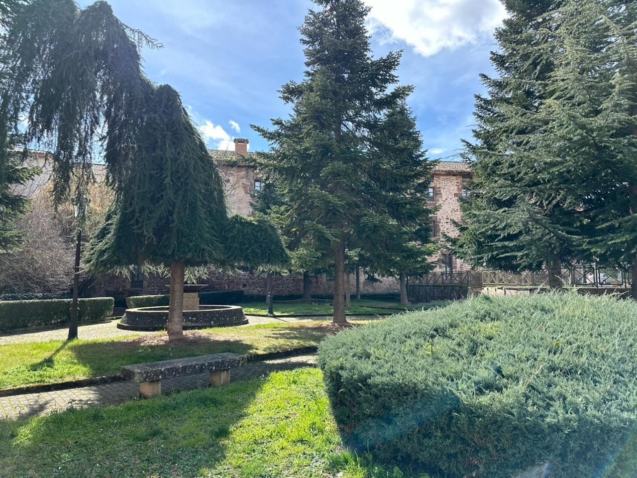 Hotel Y Albergue Real Fabrica De Ezcaray Zewnętrze zdjęcie